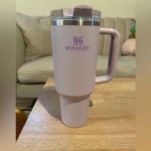STANLEY. Lilac purple 40oz tumbler. Used, in very good condition!